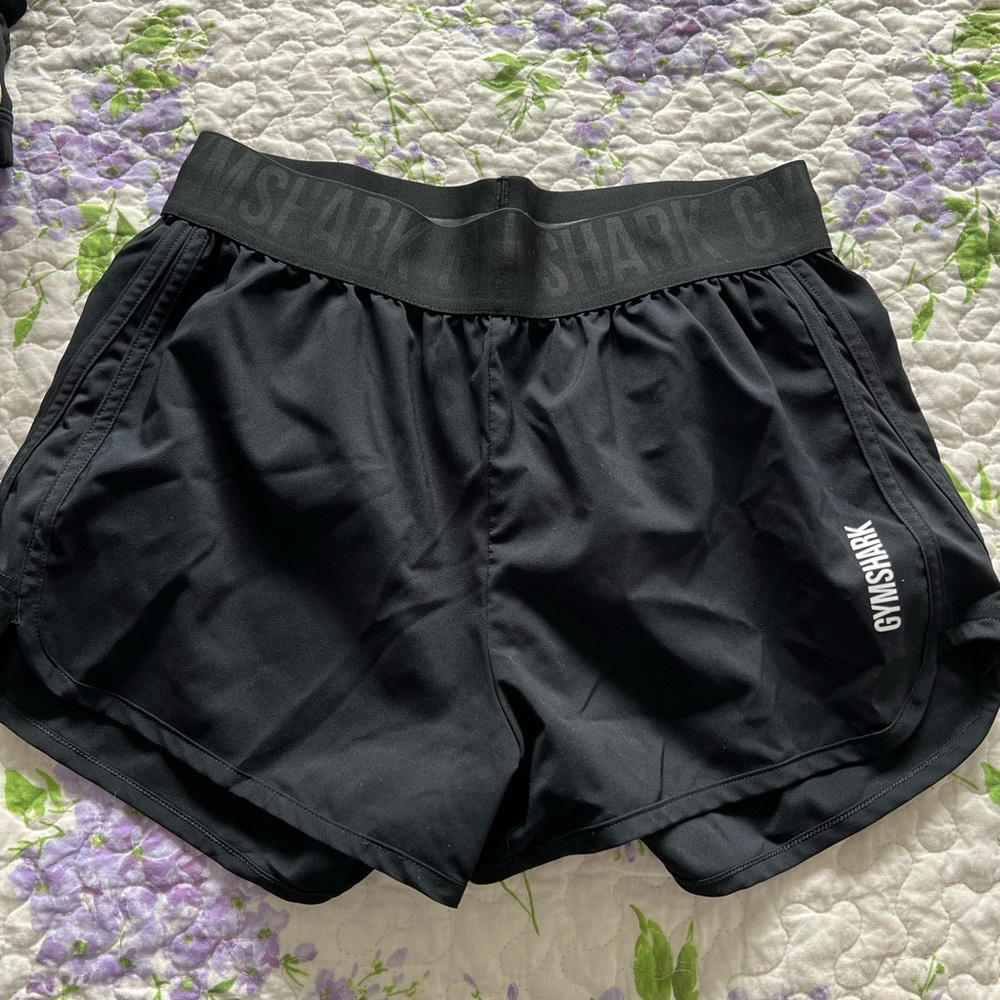 BLACK GYMSHARK SHORTS